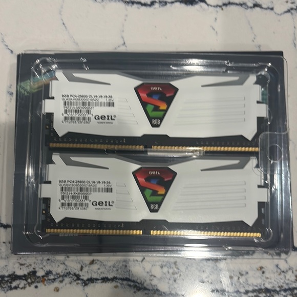 Other - 2 x 8GB PC4 25600 Super Luce RGB DDR4 RAM - White - Geil Brand